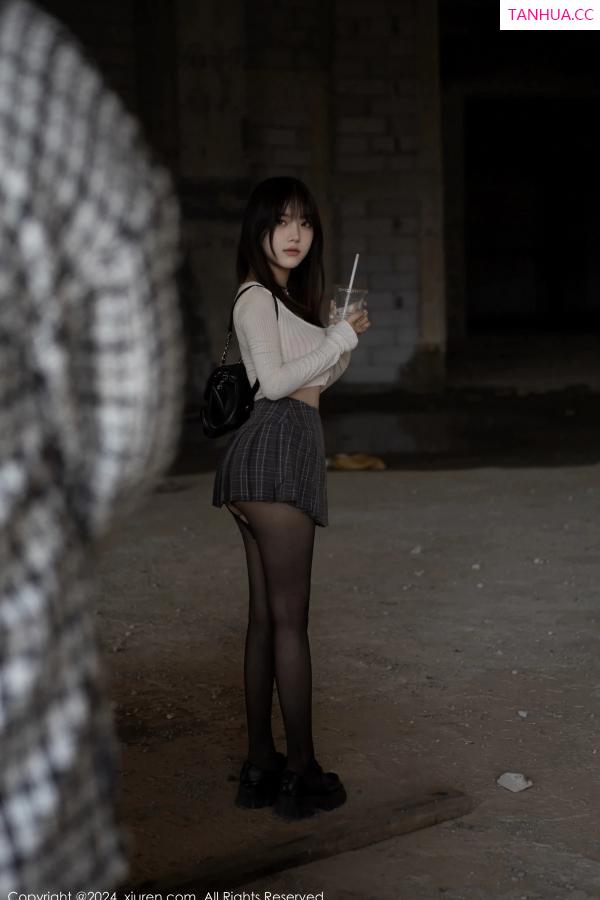 豆瓣酱  [XiuRen]高清写真图 2024.04.23 No.8439 豆瓣酱 美腿黑丝第3张图片